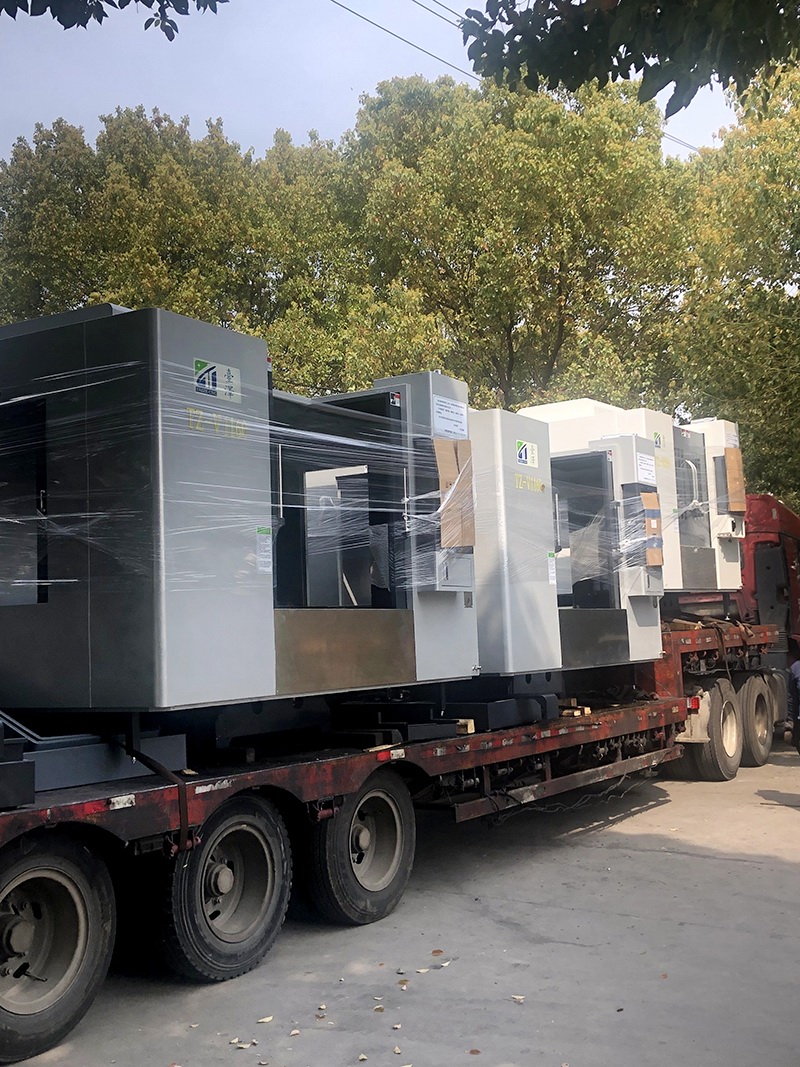 两台TZ-V1160、一台TZ-V855立式加工中心装车发往客户工厂