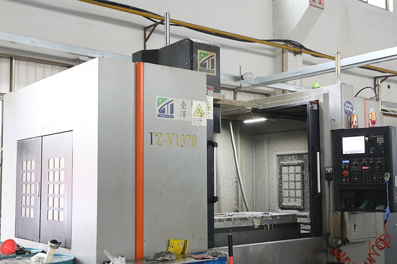 三轴线轨立式加工中心 TZ-V1370
